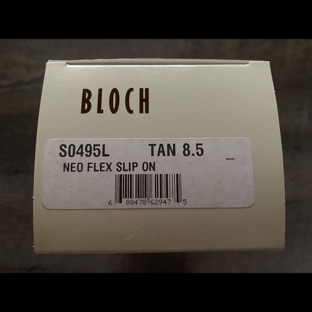Women’s BLOCH tan dance shoes Neo Flex slip-on size 8.5